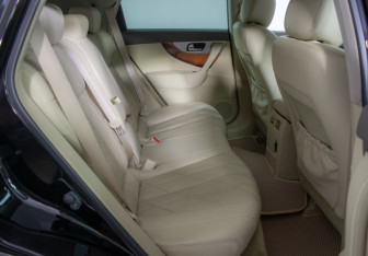 Подержанный автомобиль Infiniti QX70 2015 года (10 фото)