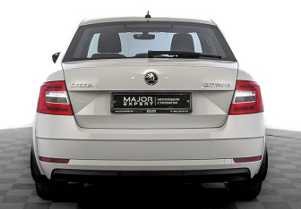 Подержанный автомобиль Skoda Octavia Liftback 2020 года (6 фото)