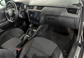 Подержанный автомобиль Skoda Octavia Liftback 2018 года (10 фото)