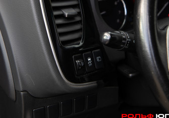 Подержанный автомобиль Mitsubishi Outlander 2014 года (14 фото)