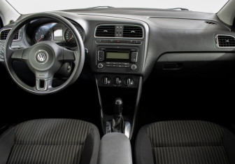 Подержанный автомобиль Volkswagen Polo Sedan 2011 года (11 фото)