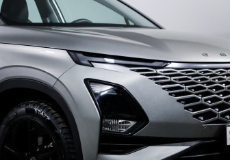 Подержанный автомобиль Omoda C5 2023 года (17 фото)