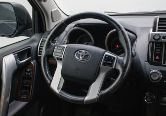 Подержанный автомобиль Toyota Land Cruiser Prado 2014 года (15 фото)