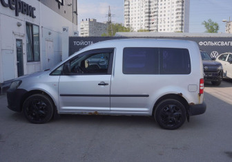 Подержанный автомобиль Volkswagen Caddy Compactvan 2011 года (8 фото)