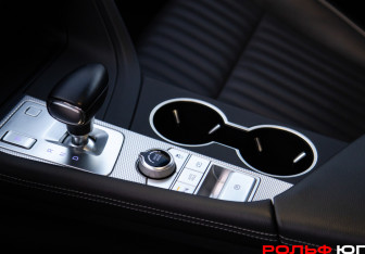 Подержанный автомобиль Genesis G70 2021 года (18 фото)