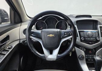 Подержанный автомобиль Chevrolet Cruze Sedan 2011 года (12 фото)
