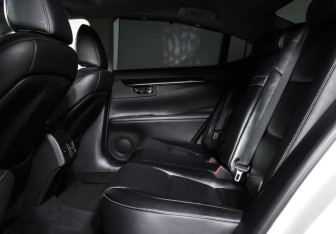 Подержанный автомобиль Lexus ES 2014 года (12 фото)