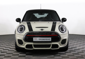 Подержанный автомобиль MINI Hatch 2018 года (2 фото)