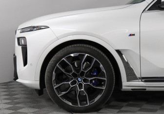 Новый BMW X7 2025 (8 фото)