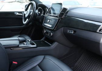 Подержанный автомобиль Mercedes-Benz GLE 2018 года (9 фото)