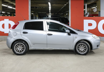 Подержанный автомобиль Fiat Punto Hatchback 2007 года (4 фото)