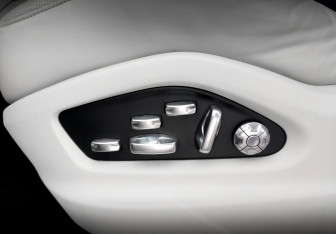 Подержанный автомобиль Porsche Cayenne 2019 года (21 фото)