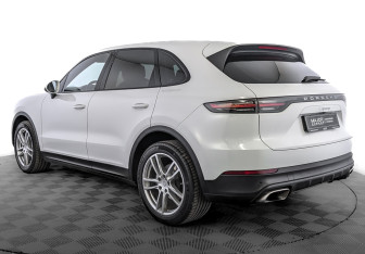 Подержанный автомобиль Porsche Cayenne 2019 года (7 фото)