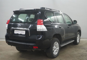Подержанный автомобиль Toyota Land Cruiser Prado 2010 года (8 фото)