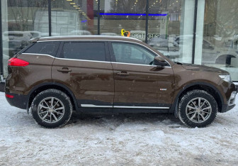 Подержанный автомобиль Geely Atlas 2018 года (4 фото)