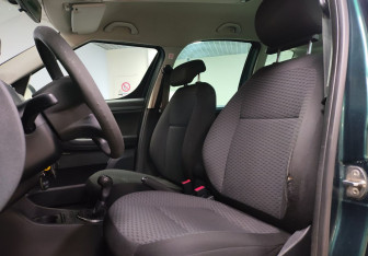 Подержанный автомобиль Skoda Roomster 2011 года (10 фото)