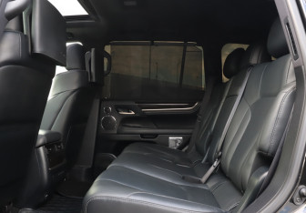 Подержанный автомобиль Lexus LX 2019 года (10 фото)
