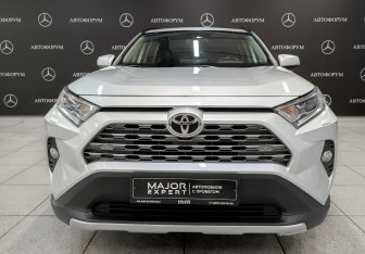 Подержанный автомобиль Toyota RAV4 2021 года (2 фото)