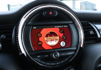 Подержанный автомобиль MINI Hatch 2017 года (17 фото)