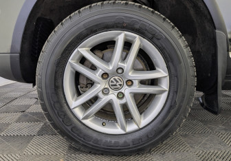 Подержанный автомобиль Volkswagen Touareg 2009 года (12 фото)
