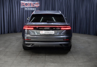 Подержанный автомобиль Audi Q8 2019 года (6 фото)