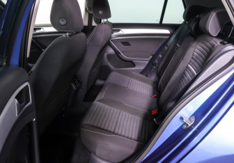 Подержанный автомобиль Volkswagen Golf Hatchback 2014 года (11 фото)