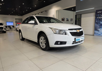 Подержанный автомобиль Chevrolet Cruze Sedan 2010 года (3 фото)