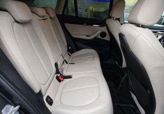 Подержанный автомобиль BMW X1 2020 года (11 фото)