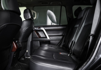 Подержанный автомобиль Toyota Land Cruiser Prado 2014 года (12 фото)