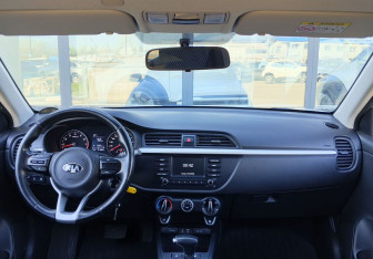 Подержанный автомобиль Kia Rio Hatchback 2018 года (11 фото)