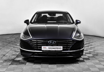 Подержанный автомобиль Hyundai Sonata 2019 года (2 фото)