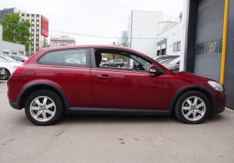Подержанный автомобиль Volvo C30 2011 года (4 фото)