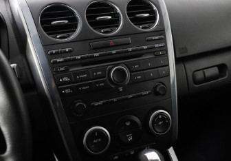 Подержанный автомобиль Mazda CX-7 2011 года (11 фото)