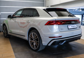 Подержанный автомобиль Audi Q8 2021 года (6 фото)