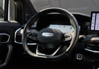 Подержанный автомобиль Geely Okavango 2024 года (12 фото)