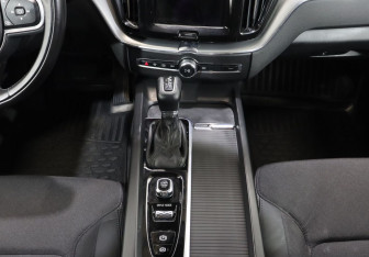 Подержанный автомобиль Volvo XC60 2020 года (18 фото)