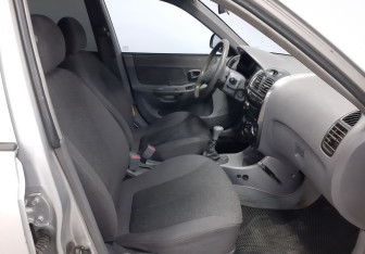 Подержанный автомобиль Hyundai Accent Sedan 2005 года (10 фото)