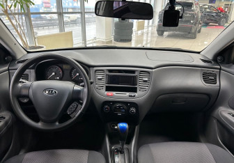 Подержанный автомобиль Kia Rio Hatchback 2007 года (13 фото)