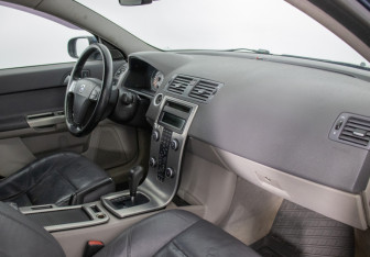 Подержанный автомобиль Volvo S40 2007 года (9 фото)