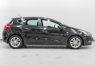Подержанный автомобиль Kia Ceed Hatchback 2013 года (4 фото)