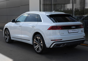 Подержанный автомобиль Audi Q8 2022 года (8 фото)