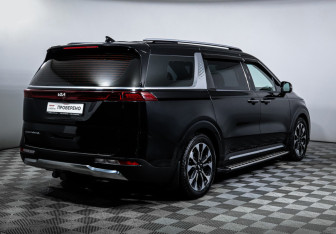 Подержанный автомобиль Kia Carnival 2020 года (5 фото)