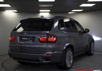 Подержанный автомобиль BMW X5 2010 года (28 фото)