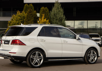 Подержанный автомобиль Mercedes-Benz GLE 2016 года (21 фото)