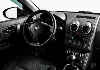 Подержанный автомобиль Nissan Qashqai 2012 года (7 фото)