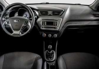 Подержанный автомобиль Kia Rio Sedan 2016 года (11 фото)