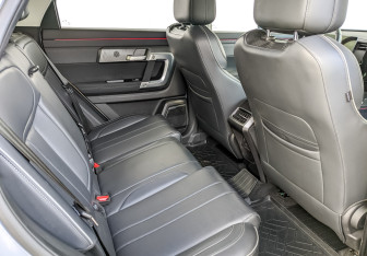 Подержанный автомобиль Jaecoo J7 2024 года (12 фото)