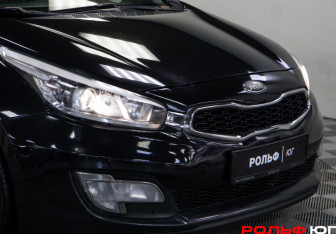 Подержанный автомобиль Kia Ceed Hatchback 2013 года (16 фото)