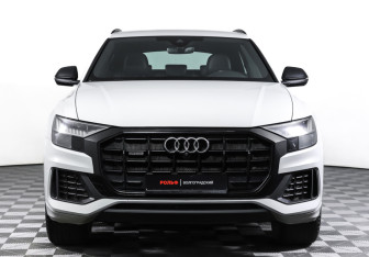 Подержанный автомобиль Audi Q8 2019 года (2 фото)