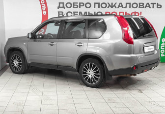Подержанный автомобиль Nissan X-Trail 2012 года (6 фото)